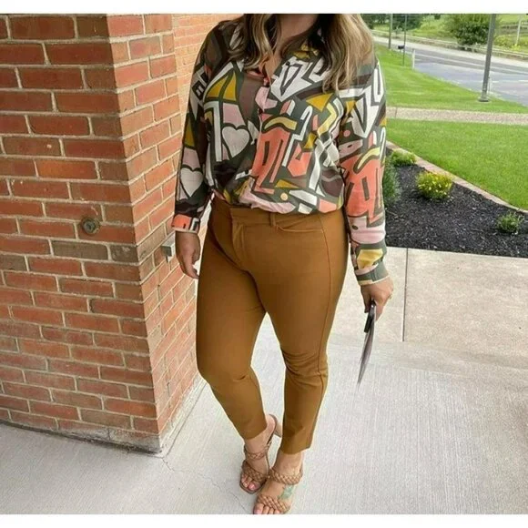 NWT - Big Dart Button - Down / Long Sleeve Blouse (SKU1088) - Picture 3 of 6